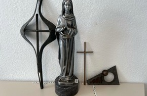 Polizeipr&auml;sidium Hamm: POL-HAM: Eigent&uuml;mer gesucht: Zu welchen Gr&auml;ber geh&ouml;rt dieser Grabschmuck?