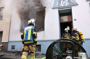Feuerwehr Essen: FW-E: Brand in einer Doppelhaushälfte - Bewohner retten sich ins Freie