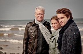 ZDF: ZDF-Fernsehfilm "Nord Nord Mord - Clüver und die fremde Frau" /  Zweiter Fall für Robert Atzorn als Kriminalkommissar auf Sylt (BILD)