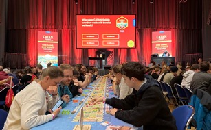 REKORD-INSTITUT für DEUTSCHLAND: Neuer RID-Weltrekord zum 30. Jubiläum: 1.170 Teilnehmende spielen größtes CATAN-Spiel aller Zeiten!