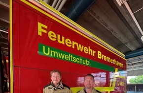 Feuerwehr Bremerhaven: FW Bremerhaven: Tierischer Einsatz am Ostersonntag: PETA übergibt "Helden für Tiere"-Urkunde an die Feuerwehr Bremerhaven