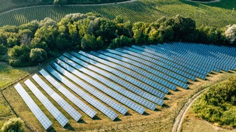 Peeek Industry Solutions: Freiflächen-PV-Anlagen für Gemeinden und Unternehmen: Peeek Industry Solutions realisiert Ihr Projekt