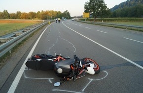 Polizeipräsidium Freiburg: POL-FR: Maulburg: Motorradfahrer kollidiert mit Auto und wird schwer verletzt -Rettungshubschrauber im Einsatz
