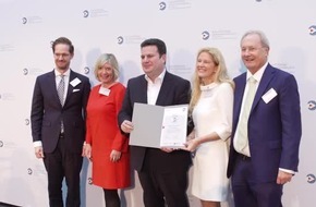 Pascoe Naturmedizin: Vorbild beim Thema zukunftsfähige Unternehmenskultur / Auszeichnung durch Bundesarbeitsminister in Berlin