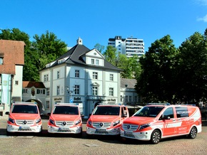 FW-GL: Feuerwehr Bergisch Gladbach stellt vier neue Notarzteinsatzfahrzeuge in Dienst - Moderne Technik für eine leistungsfähige Notfallversorgung