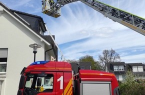 Feuerwehr Sprockh&ouml;vel: FW-EN: Feuerwehr rettet Arbeiter vom Dach