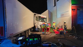 Feuerwehr Kleve: FW-KLE: Schwerer Verkehrsunfall in Kellen