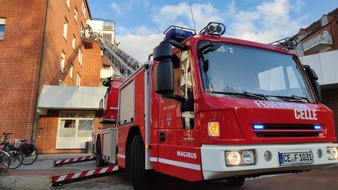 Freiwillige Feuerwehr Celle: FW Celle: Brennt Küchenzeile in Seniorenresidenz - Eine verletzte Person!