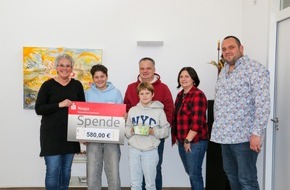 Alexianer-Verbund: Pressemitteilung: Halloween mit Herz: Familie Buhr spendet 580 Euro an Hospiz St. Thomas