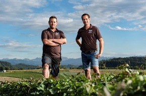dlv Deutscher Landwirtschaftsverlag GmbH: Christian Hurni und Simon van der Veer aus Fräschels in der Schweiz werden für die beste Geschäftsidee ausgezeichnet