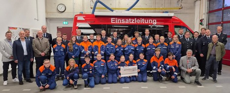 Freiwillige Feuerwehr S&uuml;dheide: FW S&uuml;dheide: Gro&szlig;z&uuml;gige Spende f&uuml;r die Jugendarbeit - Lions Club &uuml;bergibt 5000 Euro an Jugendfeuerwehren des Nordkreises