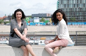 ProSieben: Wahlgespräch bei "Task Force Berlin": Dorothee Bär und Rebecca Mir (BILD)