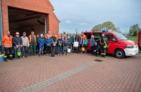 Freiwillige Feuerwehr Celle: FW Celle: Bostel "und umzu" vom Müll befreit