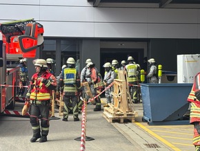 FW Norderstedt: Gefahrstoffreaktion in Labor - Feuerwehr mit Gro&szlig;aufgebot im Einsatz Norderstedt, 15.04.2026 - 12:56 Uhr