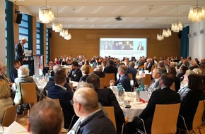 Gespr&auml;ch &uuml;ber Fachkr&auml;ftemangel, Demografie, Zuwanderung - 19. &bdquo;Tag f&uuml;r Unternehmerinnen und Unternehmer &ndash; erfolgreich nachhaltig&ldquo; in Dortmund