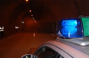 Polizeidirektion Göttingen: POL-GOE: (1283/2008) Positives Fazit der Verantwortlichen nach der Vollübung im Heidkopftunnel (unsere Meldungen 1281 und 1282 vom 09.10.2008) - Fotos im Download