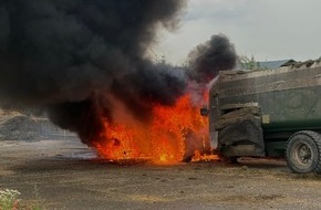 Feuerwehr Remscheid: FW-RS: Traktor in Vollbrand