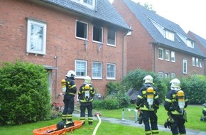 Kreisfeuerwehrverband Rendsburg-Eckernförde: FW-RD: Feuer im Mehrfamilienhaus in Rendsburg

Im Kampenweg, in Rendsburg, kam es Heute (16.06.2019) zu einem Wohnungsbrand im 1. Obergeschoss.