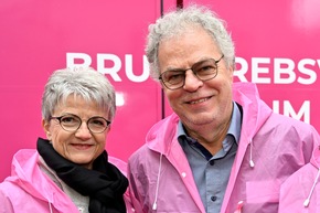 PINK CUBE setzt in Baden mit Politik und Partnern ein starkes Zeichen für die Brustkrebsfrüherkennung