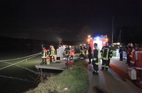 Feuerwehr Essen: FW-E: Pkw in Baldeneysee, eine Person im Fahrzeug