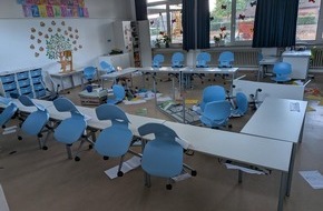 Polizeiinspektion Stade: POL-STD: Unbekannte dringen in Horneburger Grundschule ein und verw&uuml;sten Klassenraum