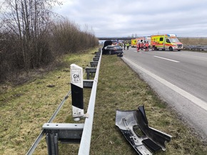 POL-STD: Kollision auf Autobahn A26 - drei Fahrzeuginsassen verletzt - Sperrung der Autobahn für mehrere Stunden