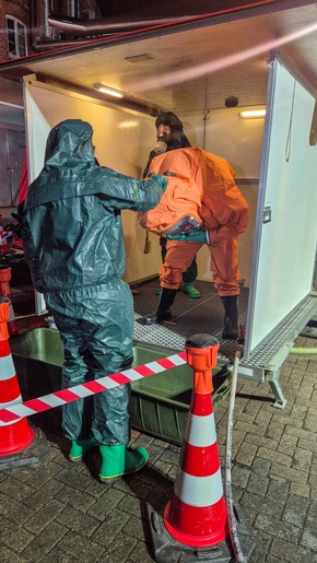 FW-SE: Gefahrgutaustritt auf Betriebsgelände