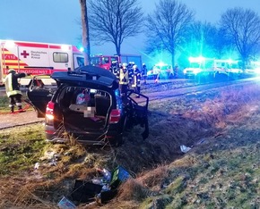 POL-STD: Schwerer Verkehrsunfall in Drochtersen-Ritsch - 15-Jährige tödlich verletzt