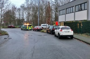 Polizei Mettmann: POL-ME: 39-jährige Kölnerin von Auto angefahren und schwer verletzt - Verursacher flüchtet - Langenfeld - 2101008