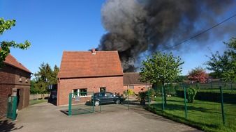 Freiwillige Feuerwehr Werne: FW-WRN: Brennt Scheune in Holthausen