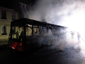 FW-WRN: Feuer_2 - brennt Bus