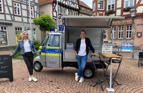 Polizeipräsidium Mittelhessen - Pressestelle Wetterau: POL-WE: "SICHER!" - Informationsstand der Polizei am Bad Nauheimer Wochenmarkt