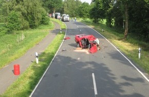 Polizeiinspektion Rotenburg: POL-ROW: ++ Am Mittwochmorgen auf der L 122 - 20-jähriger Autofahrer stirbt bei Verkehrsunfall ++