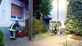 FW-AR: Großeinsatz der Arnsberger Feuerwehr bei Wohnungsbrand in Müschede - ein Verletzter