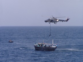 Deutsche Marine - Bilder der Woche: Marinehubschrauber vom Typ &quot;Sea Lynx&quot; schrecken auch Piraten ab