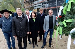 Deutsche Bundesstiftung Umwelt (DBU): Richtfest für neues Gebäude der Naturerbe GmbH mit der DBU-Kuratoriumsvorsitzenden Schwarzelühr-Sutter (FOTO)