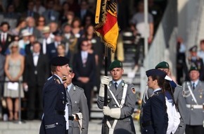 PIZ Luftwaffe: 70. Jahrestag der Verkündung des Grundgesetzes
Bundeswehr führt am 23. Mai 2019 öffentliches Gelöbnis auf dem Hambacher Schloss durch