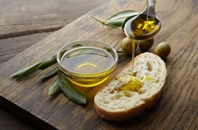 Olive Oil World Tour: Olivenöle aus Europa: Frucht des Mittelmeeres, gut für den Planeten / Know-how zu Herkunft, Produktion und Nachhaltigkeit von Olivenölen aus Spanien und der EU