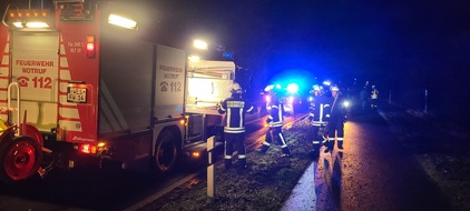 Feuerwehr Schermbeck: FW-Schermbeck: Wasser auf Fahrbahn