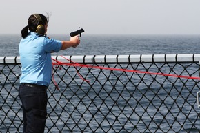 Deutsche Marine - Pressemeldung/ Pressetermine: Offiziersanwärter bekommen Seebeine - Drei Schiffe der Marine mit 600 Soldaten an Bord werden für fünf Monate verabschiedet