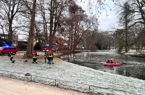 Freiwillige Feuerwehr Celle: FW Celle: Feuerwehr warnt vor dem Betreten von Eisflächen - Eisretter der Feuerwehr Celle einsatzbereit!