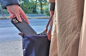Kreispolizeibehörde Rhein-Kreis Neuss: POL-NE: Polizei berät im Info-Mobil gegen Taschendiebstahl