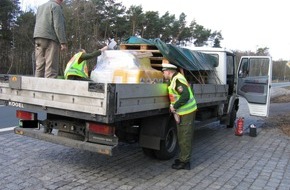 Polizeiinspektion Nienburg / Schaumburg: POL-NI: LKW-Groszkontrolle auf den Straszen des LK Nienburgs - Bilder im Download -