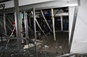 Polizei Duisburg: POL-DU: Großenbaum: Geldautomat in Supermarkt gesprengt