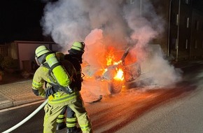 Feuerwehr Moers: FW Moers: Brennender Kleintransporter in Moers-Scherpenberg