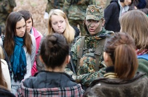 PIZ Personal: Bundeswehr öffnet ihre Türen für den Girls´Day - Mädchen-Zukunftstag - 2015