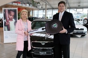 Skoda Auto Deutschland GmbH: Skoda Superb an UNESCO übergeben