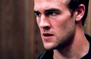ProSieben: Jenseits von "Dawson's Creek" ist die Welt kaputt: James Van Der Beek lernt "Die Regeln des Spiels" auf ProSieben