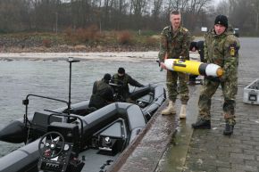 Deutsche Marine - Pressemeldung (Beitrag für Fachmedien): Minentaucher erproben modernste Technologie - Einsatz eines Autonomen Unterwasserfahrzeuges (AUV)