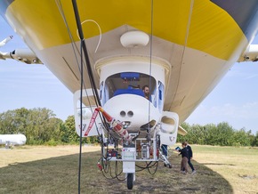 Forschende messen mit einem Zeppelin die Luftqualität über Nordrhein-Westfalen